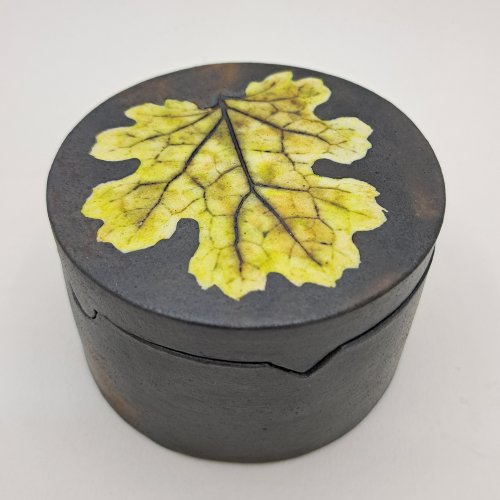 Round Box, Yellow Leaf, medium