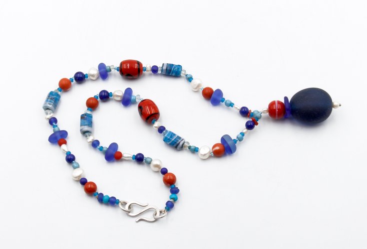 Necklace by Gina Cowen - alternative image