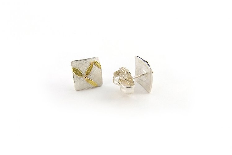 Square Earstuds with irregular Gold Pattern by Hendrike Barz-Meltzer - alternative image