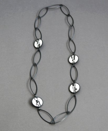 Shred Marked Long Leaf Chain Necklace