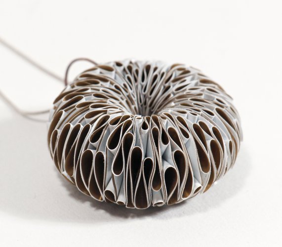 Necklace, Large Daisy by Rachel Darbourne - alternative image