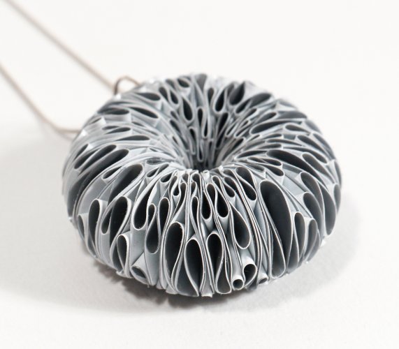 Necklace, Large Daisy by Rachel Darbourne - alternative image